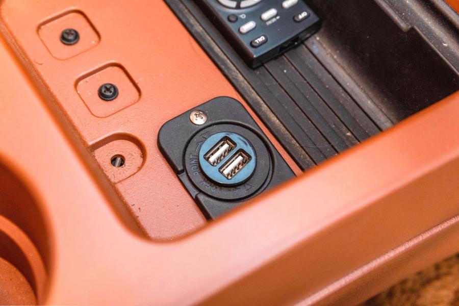 Детали интерьера Jeep Grand Wagoneer LS1 V8 1984 года  (фото 48 из 179)
